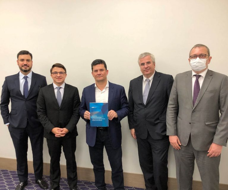 Armando Queiroz Monteiro Bisneto - Coordenador da campanha de Moro, Bruno Boldrin Bezerra - Vice-presidente da ABIIS, Sergio Moro pré-candidato a presidência da republica, Carlos Eduardo Gouvêa - Diretor executivo da ABIIS, José Márcio Cerqueira Gomes - Assessor em Relações Institucionais da ABIIS.