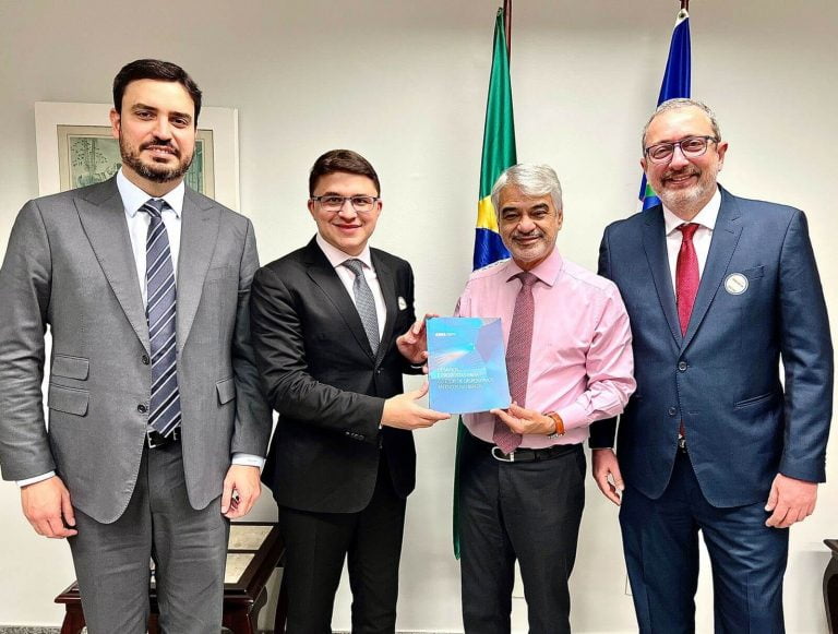 Diretoria da ABIIS se reúne com Humberto Costa