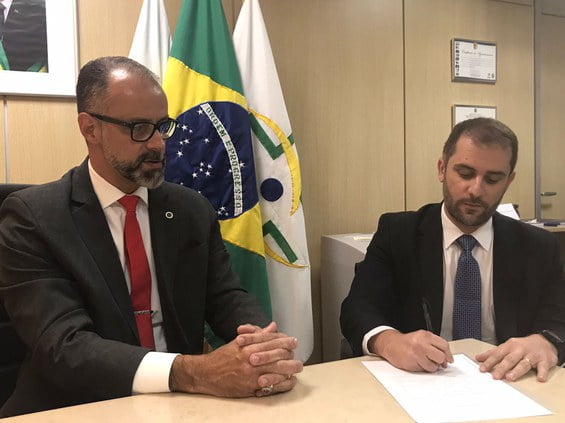 Daniel Meirelles Fernandes Pereira assina termo de posse