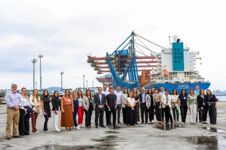 Porto de Santos recebe visita técnica de executivos do setor da saúde