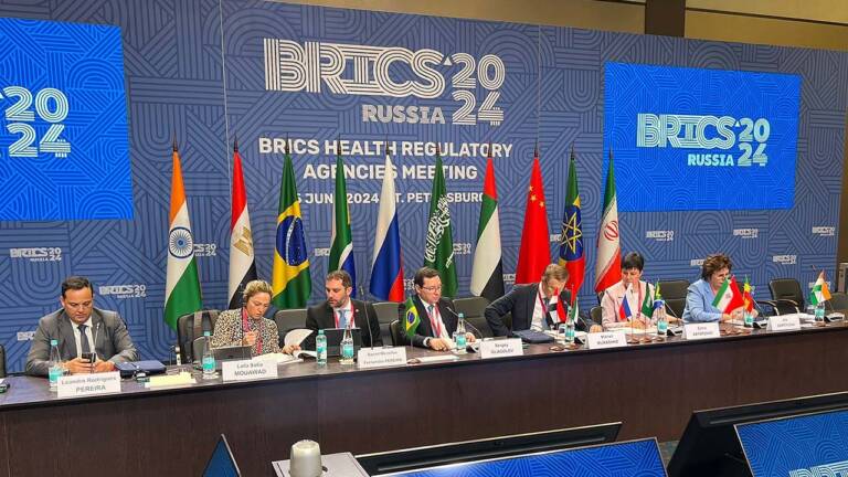 Anvisa participa de encontro de reguladores de saúde dos países do Brics