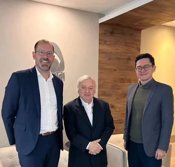 Associação francesa visita sede da ABRAIDI.