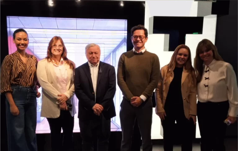 Executivos da ABRAIDI visitam organização que criou o código de barras e tem auxiliado o setor da saúde.