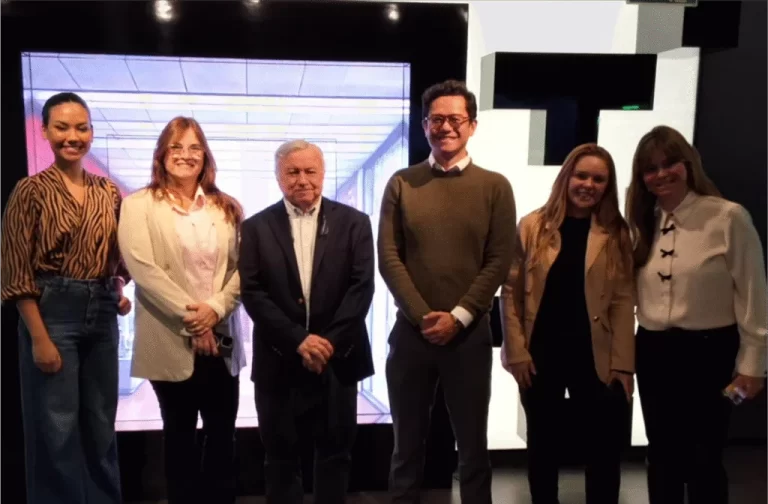 Executivos da ABRAIDI visitam organização que criou o código de barras e tem auxiliado o setor da saúde.