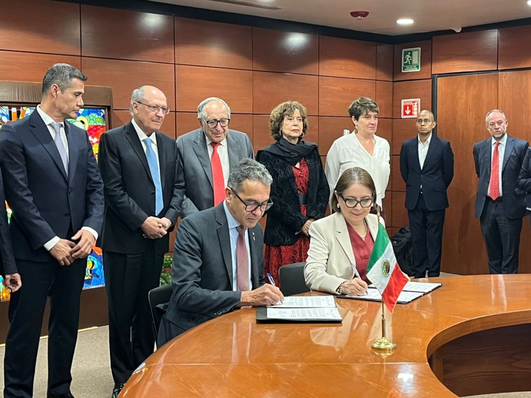 Anvisa fortalece cooperação regulatória com a Cofepris