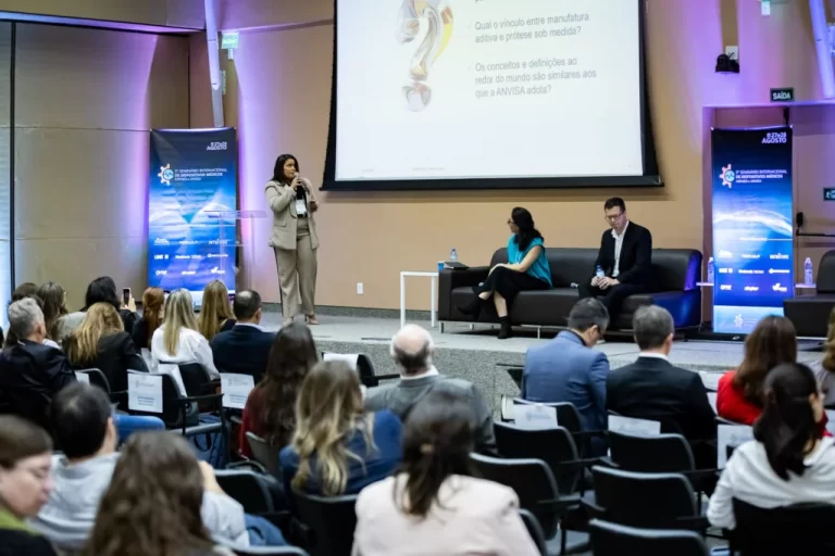 Anvisa e ABRAIDI promovem seminário internacional de dispositivos médicos para debater os desafios da regulação diante de novas tecnologias.