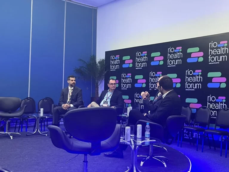 Sérgio Rocha debate impacto da Reforma Tributária na saúde durante o Rio Health Fórum.