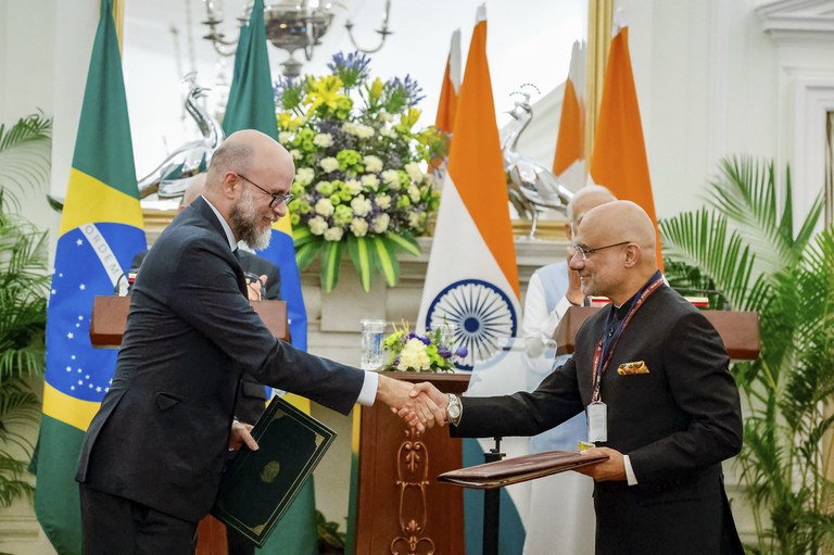 Missão Brasil Índia: Anvisa assina Memorando e aprova boas práticas de fabricação de empresas indianas