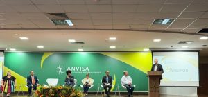 Fim de maio e começo de junho da CBDL teve celebração do Vigipós da Anvisa, II Simpósio Vacinas & Vacinação Pela Saúde Universal e Congresso de Biomedicina