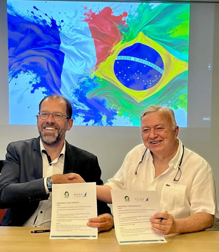 ABRAIDI firma acordo de cooperação com associação francesa de dispositivos médicos