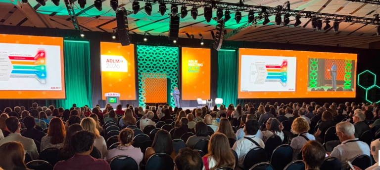 Primeiro dia do Congresso da ADLM 2026 marca fortalecimento da presença brasileira no maior evento mundial da medicina diagnóstica