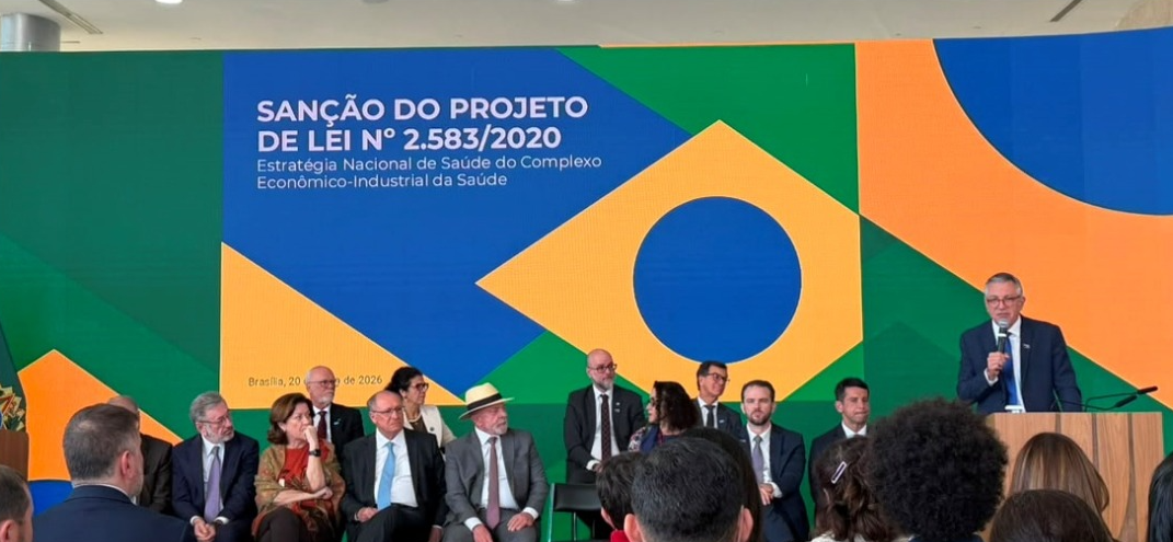 CBDL e ABIIS comparecem na assinatura da sanção de PL que institui a Estratégia Nacional do Complexo Econômico-Industrial da Saúde