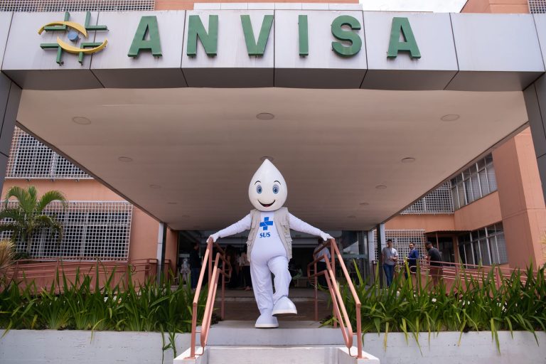 A Anvisa também faz parte dessa história